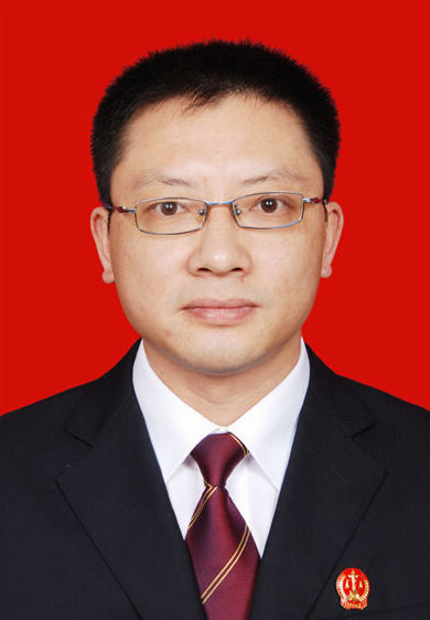 五里法庭庭长 于  平.jpg