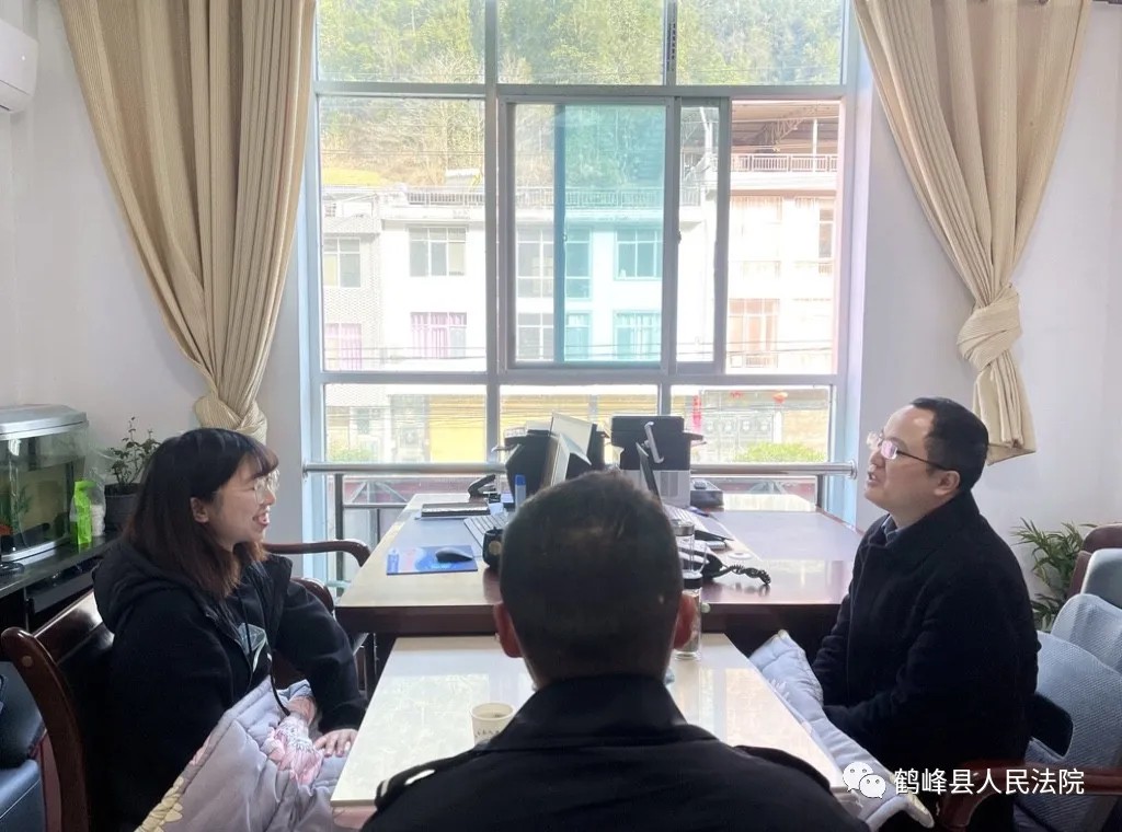 朱华忠院长深入基层法庭走访检查工作.jpg