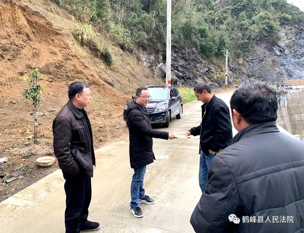 朱华忠院长走访慰问生活困难群众和老党员.jpg