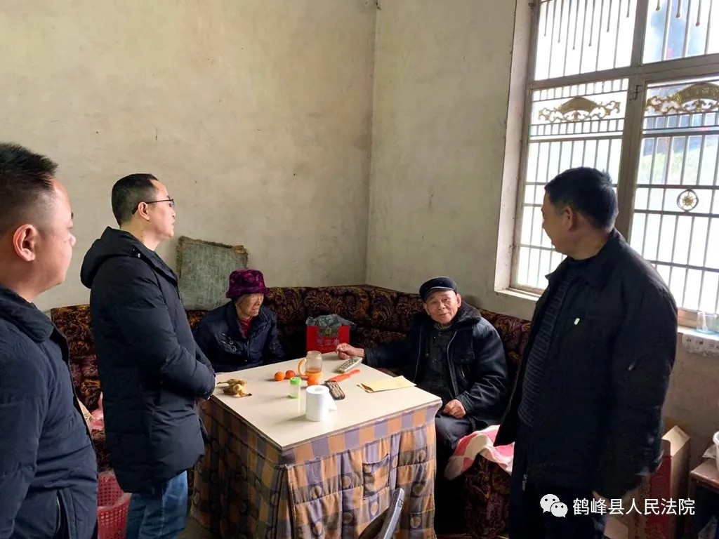 朱华忠院长走访慰问生活困难群众和老党员1.jpg